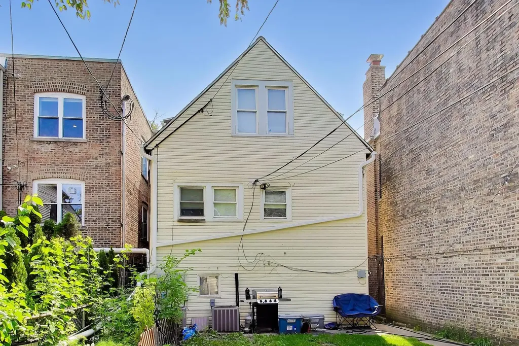 4202 North Sacramento Avenue Chicago IL 60618
