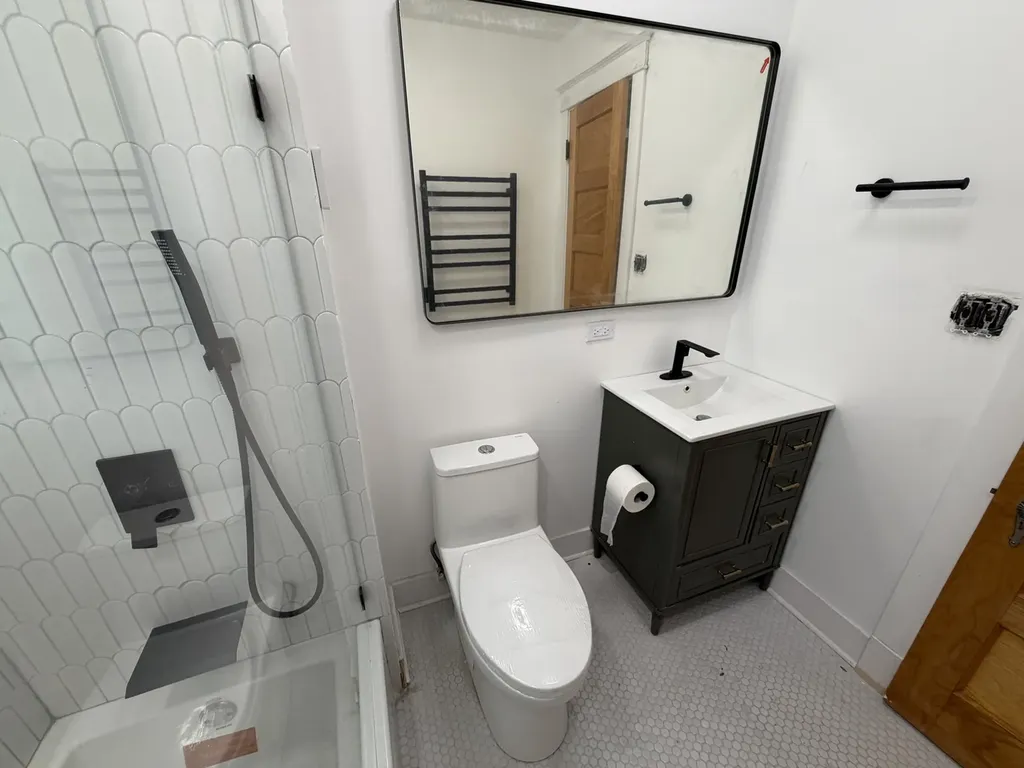 1448 West Glenlake Avenue Chicago IL 60660