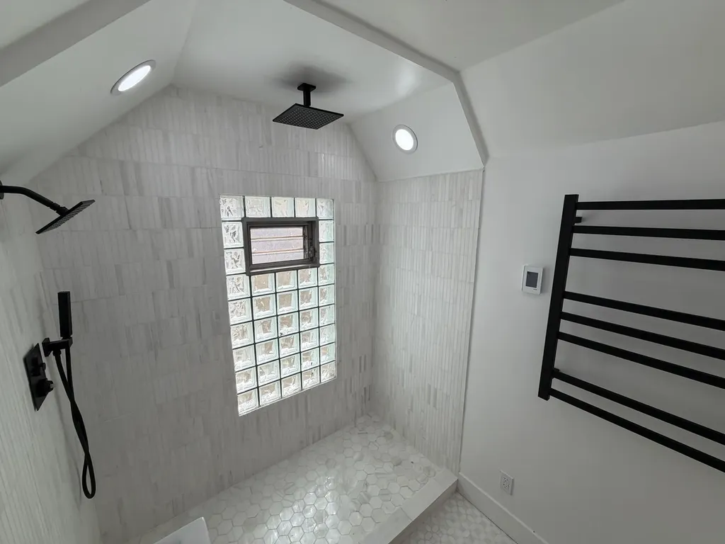 1448 West Glenlake Avenue Chicago IL 60660