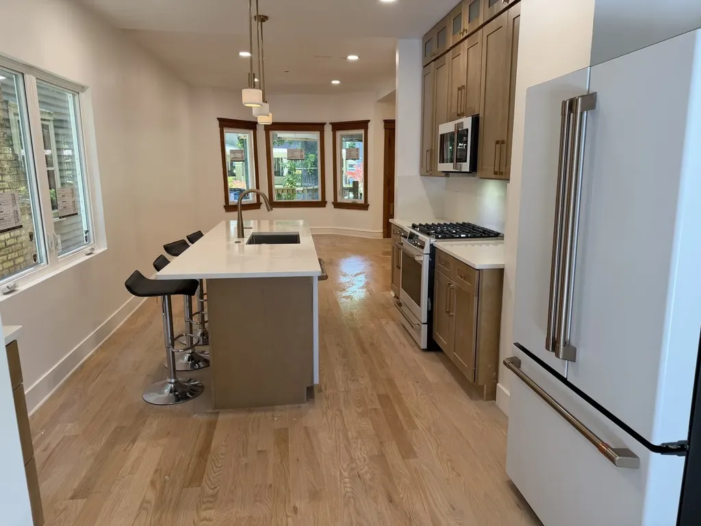 1448 West Glenlake Avenue Chicago IL 60660