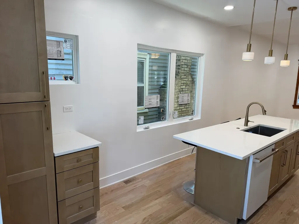 1448 West Glenlake Avenue Chicago IL 60660