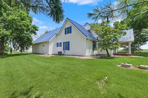 530 North County Road 2560 Road Newman IL 61942