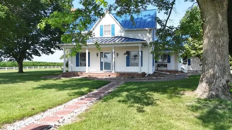 530 North County Road 2560 Road Newman IL 61942