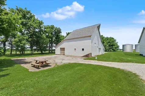 530 North County Road 2560 Road Newman IL 61942