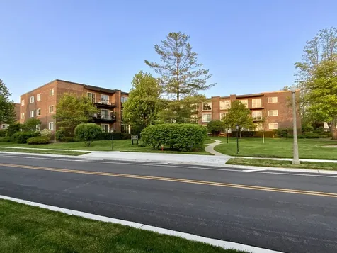 1290 North Western Avenue Lake Forest IL 60045