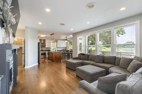 1724 Dorchester Court Mundelein IL 60060