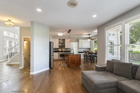 1724 Dorchester Court Mundelein IL 60060