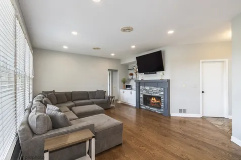 1724 Dorchester Court Mundelein IL 60060