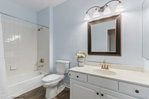 1724 Dorchester Court Mundelein IL 60060