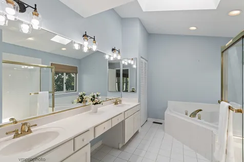 1724 Dorchester Court Mundelein IL 60060