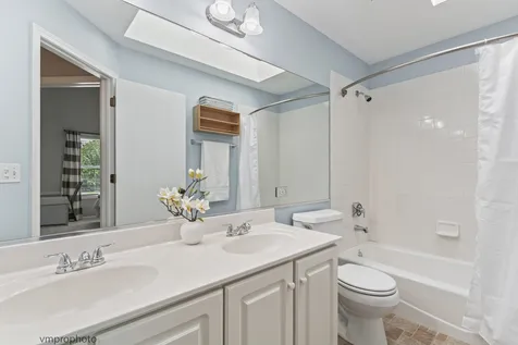 1724 Dorchester Court Mundelein IL 60060