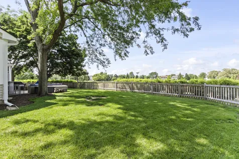 1724 Dorchester Court Mundelein IL 60060