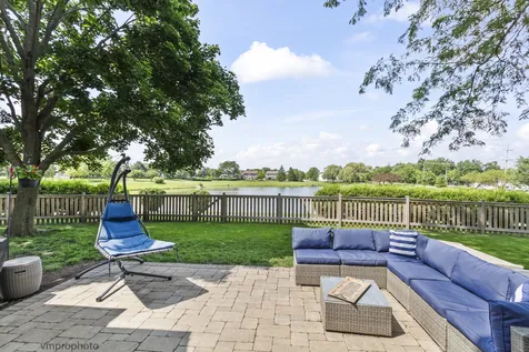 1724 Dorchester Court Mundelein IL 60060