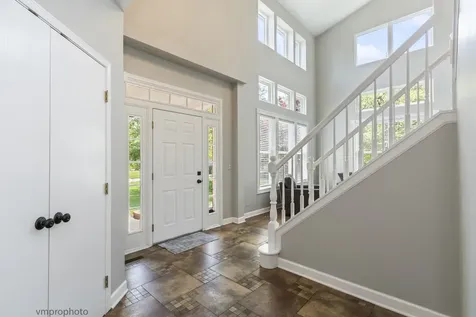 1724 Dorchester Court Mundelein IL 60060