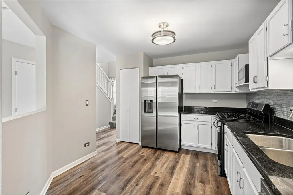 325 Odlum Court Schaumburg IL 60194