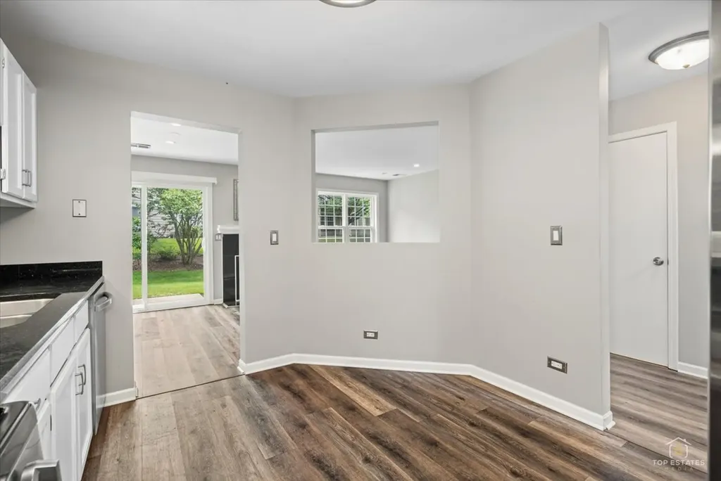 325 Odlum Court Schaumburg IL 60194