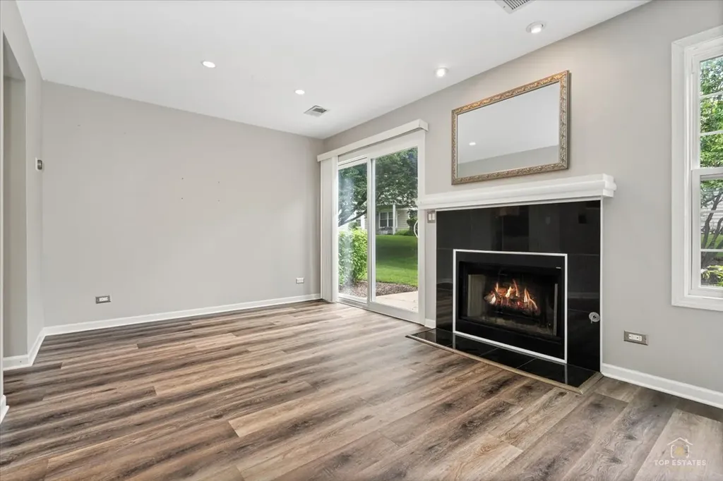 325 Odlum Court Schaumburg IL 60194