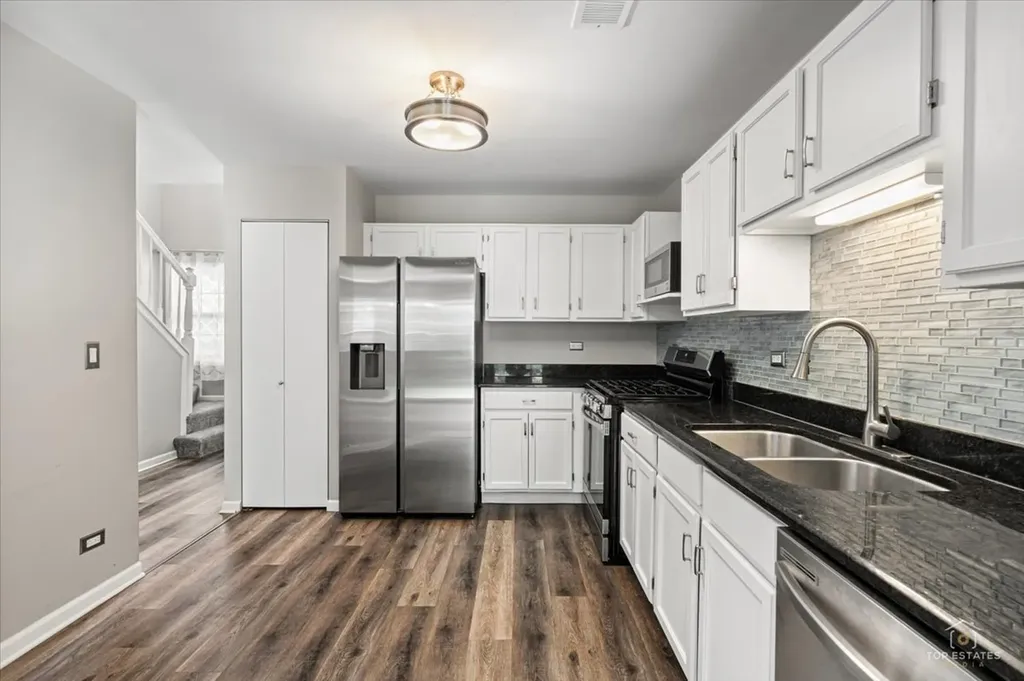 325 Odlum Court Schaumburg IL 60194