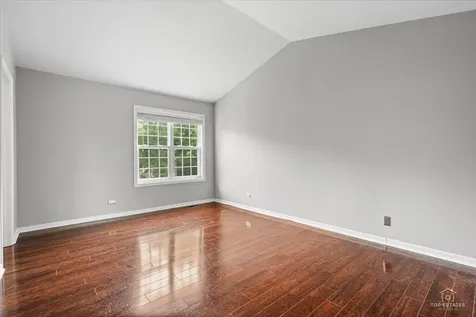 325 Odlum Court Schaumburg IL 60194