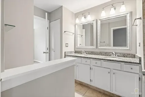 325 Odlum Court Schaumburg IL 60194