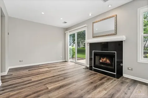 325 Odlum Court Schaumburg IL 60194