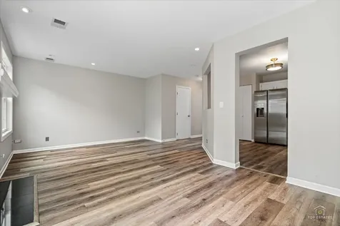 325 Odlum Court Schaumburg IL 60194