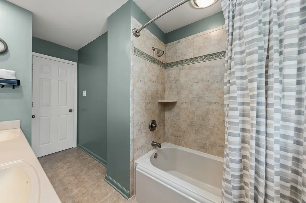 2422 Chippewa Court Lisle IL 60532