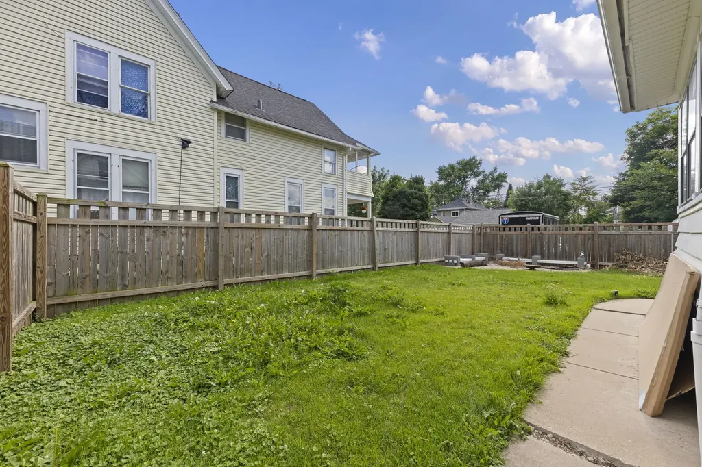617 South 4th Street Aurora IL 60505