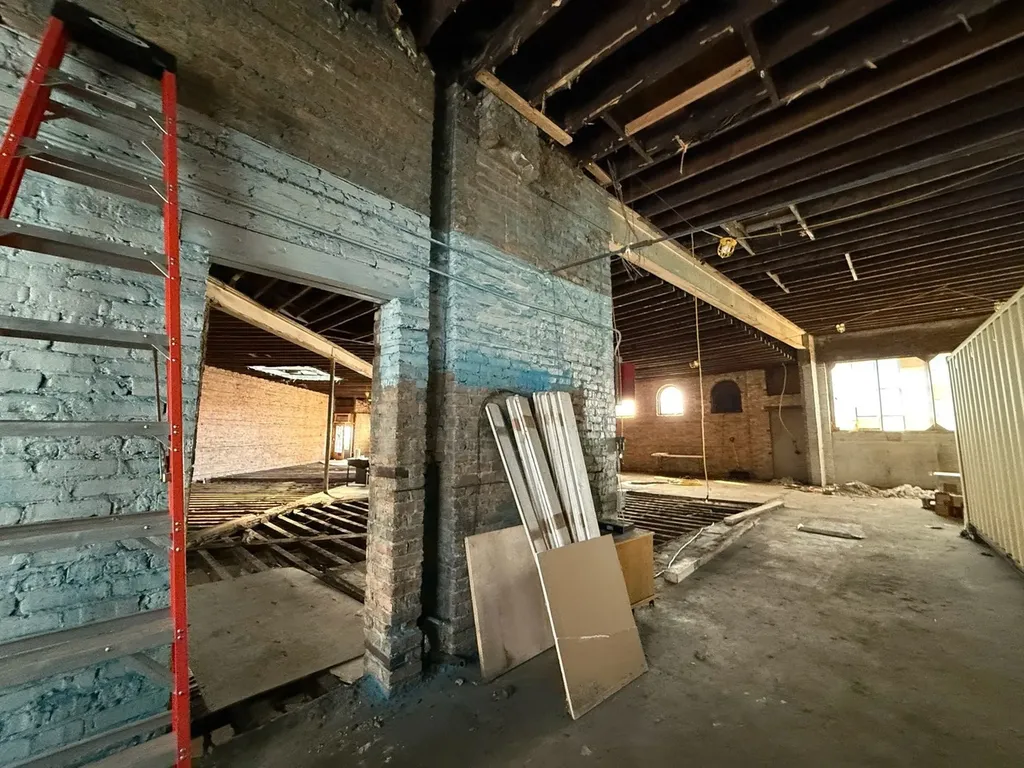 4271 North Elston Avenue Chicago IL 60618