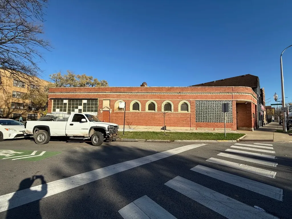4271 North Elston Avenue Chicago IL 60618