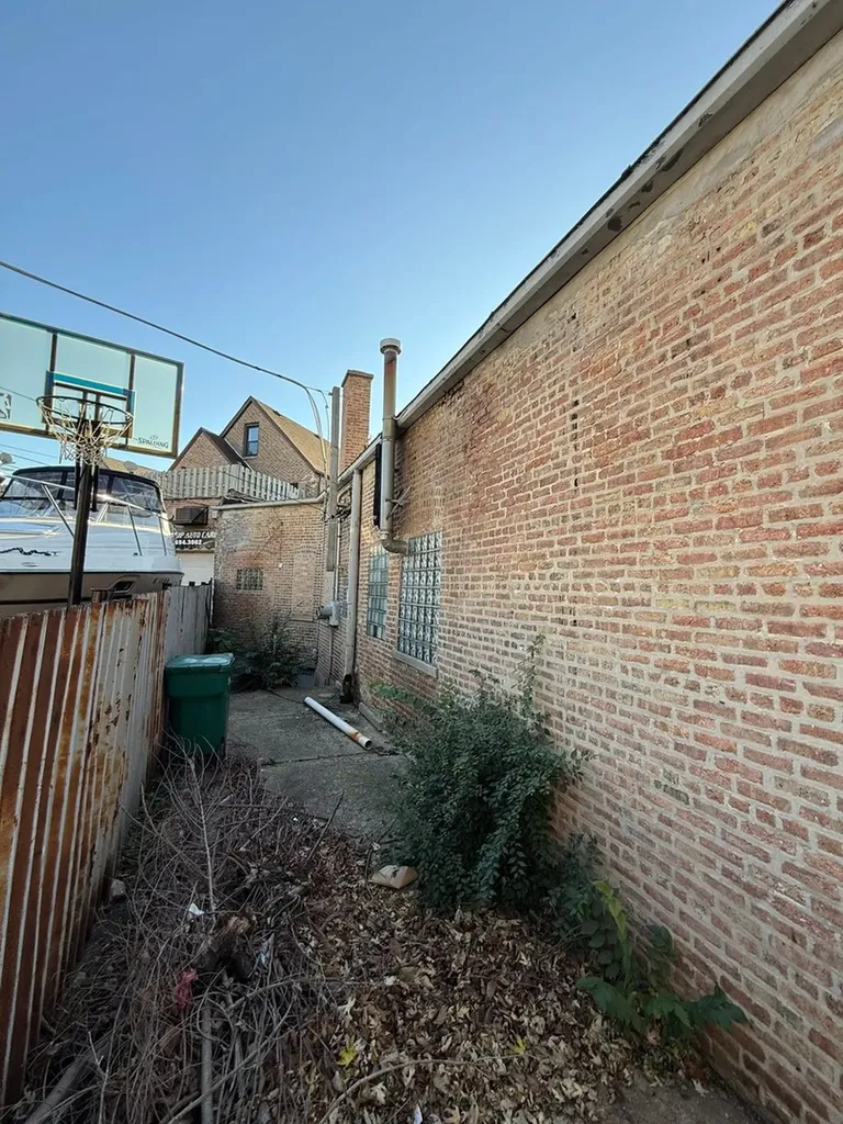 4271 North Elston Avenue Chicago IL 60618