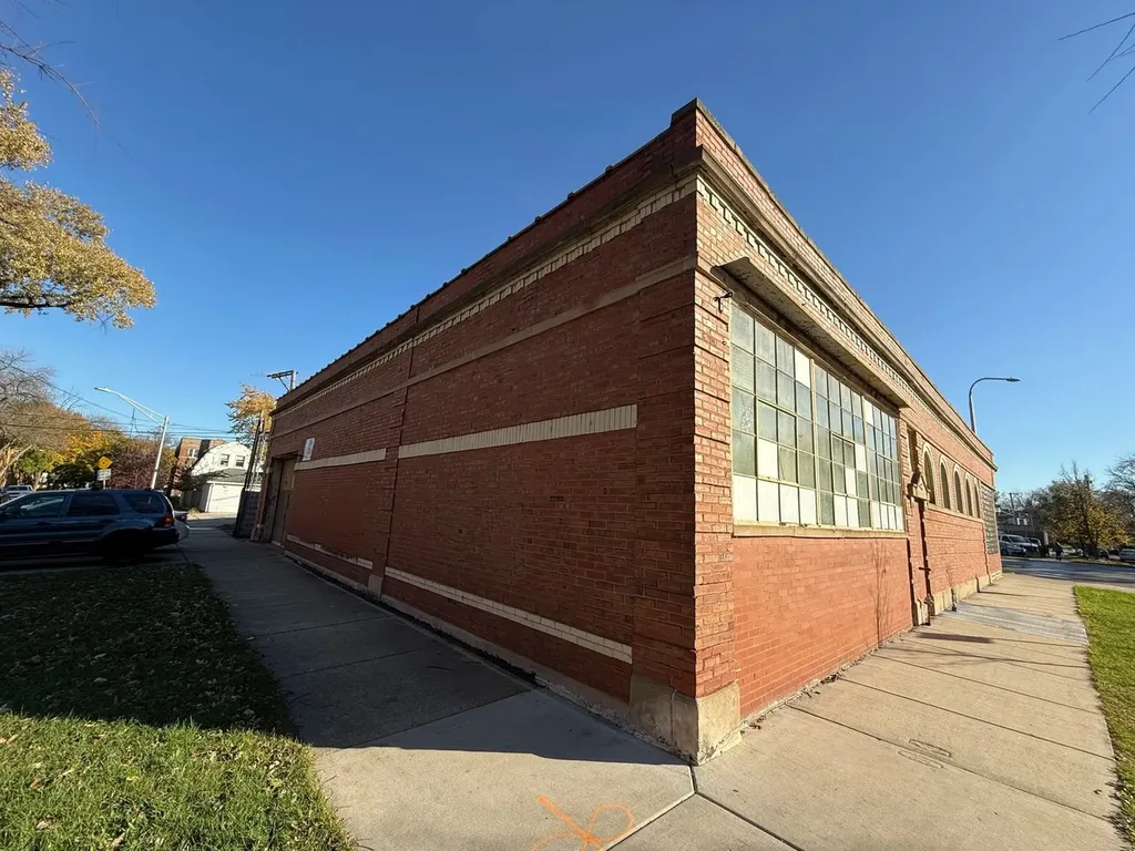 4271 North Elston Avenue Chicago IL 60618