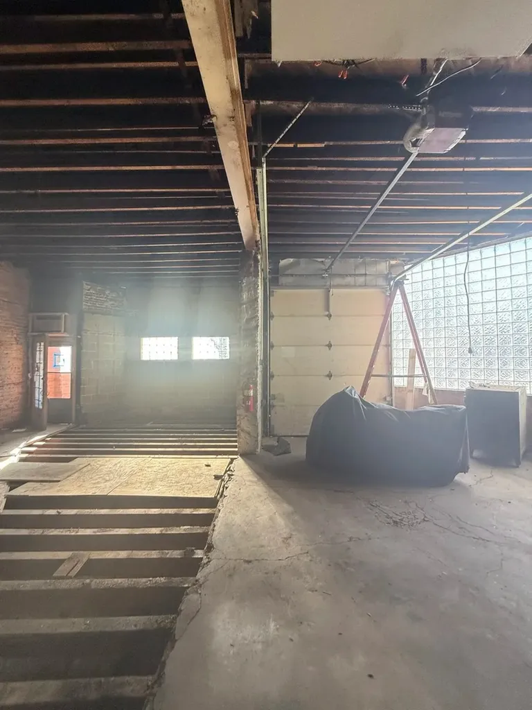 4271 North Elston Avenue Chicago IL 60618