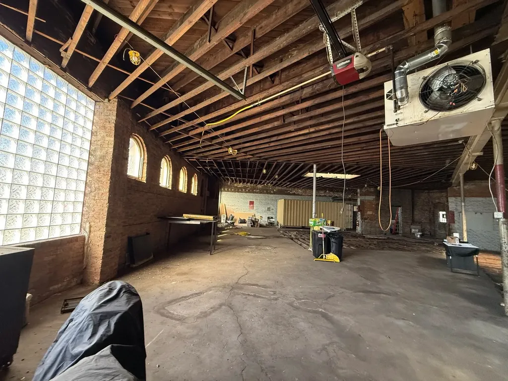 4271 North Elston Avenue Chicago IL 60618