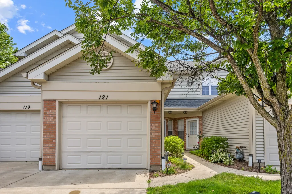 121 Golfview Drive Glendale Heights IL 60139