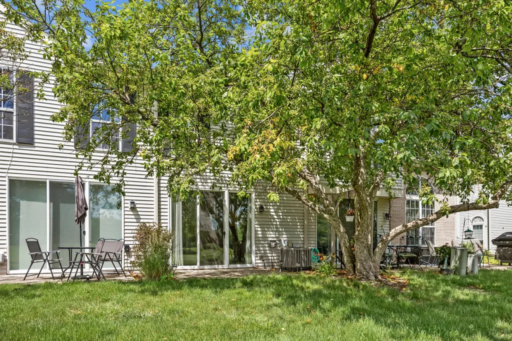 121 Golfview Drive Glendale Heights IL 60139