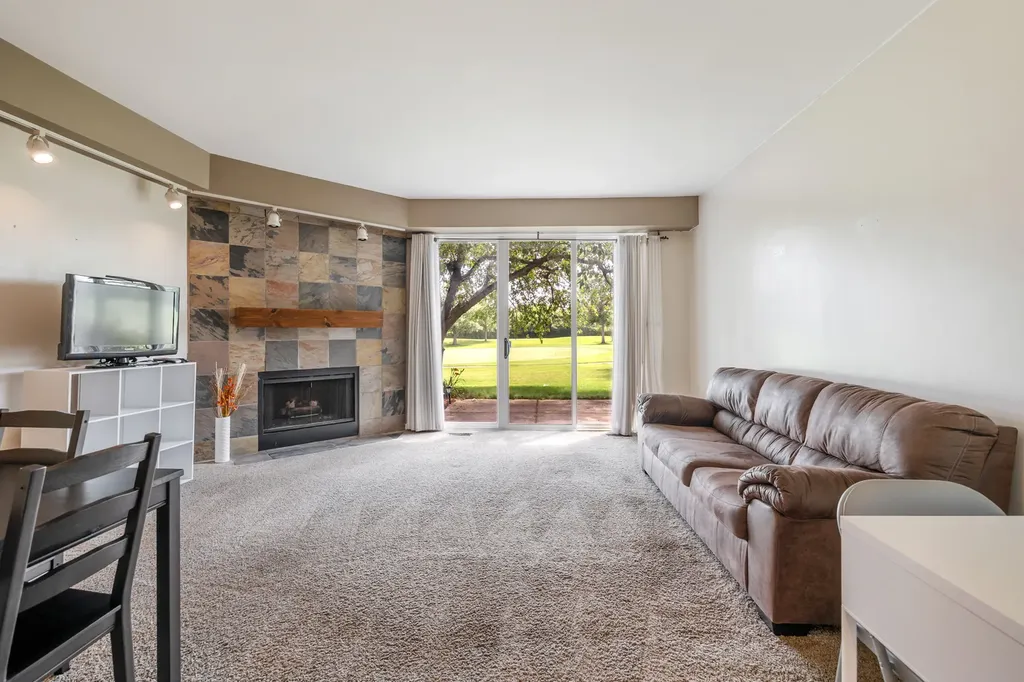 121 Golfview Drive Glendale Heights IL 60139