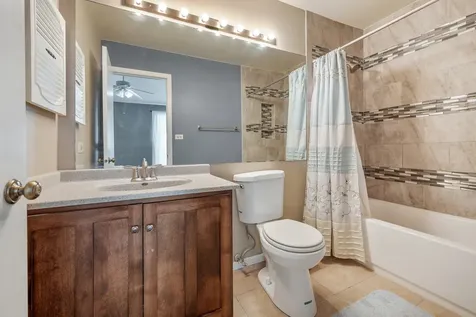 121 Golfview Drive Glendale Heights IL 60139