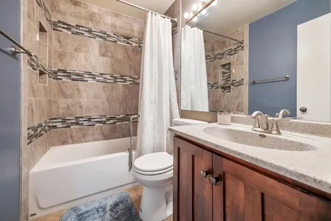 121 Golfview Drive Glendale Heights IL 60139