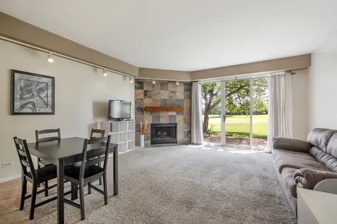 121 Golfview Drive Glendale Heights IL 60139