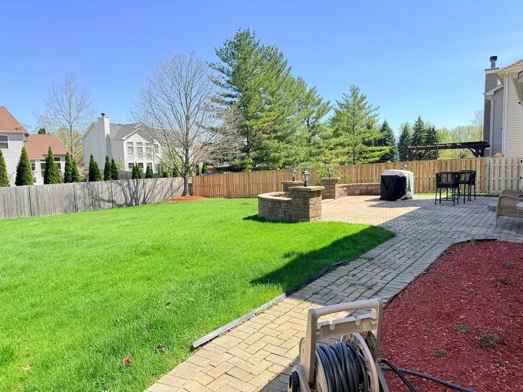 2052 Gardner Circle E Aurora IL 60503