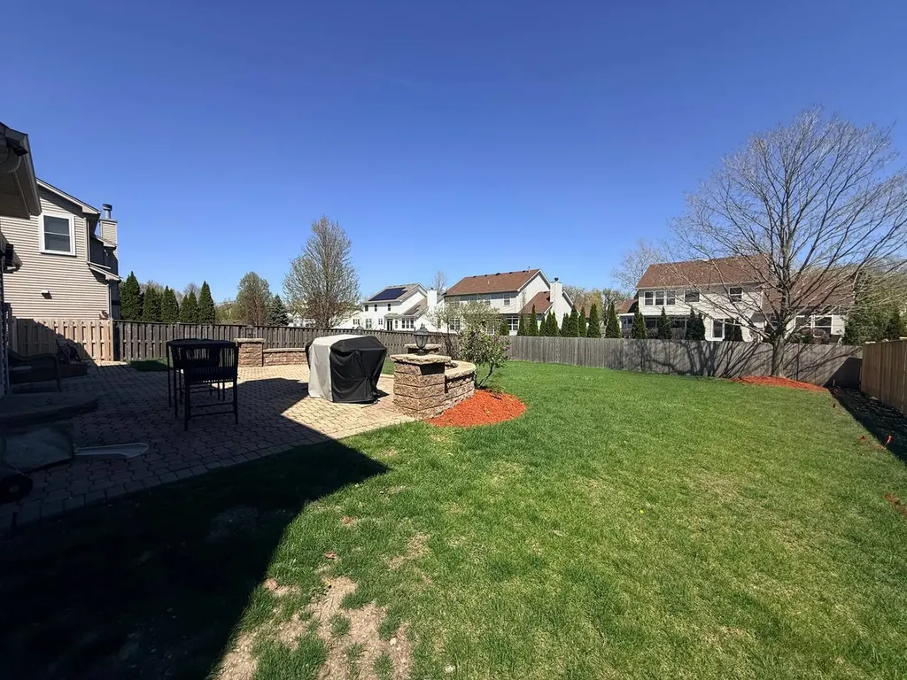 2052 Gardner Circle E Aurora IL 60503