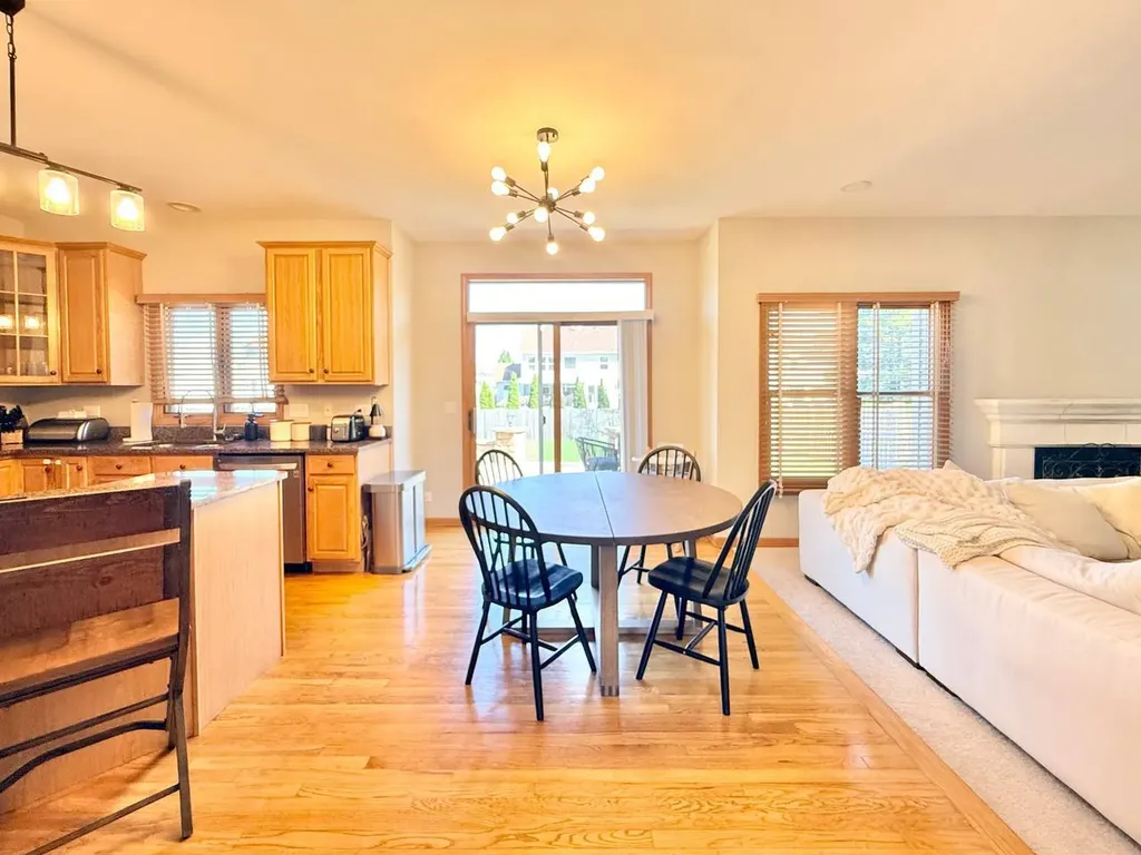 2052 Gardner Circle E Aurora IL 60503