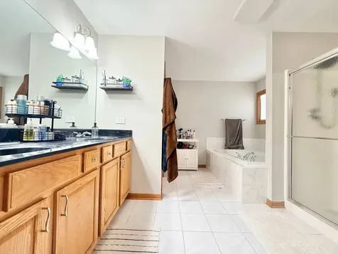2052 Gardner Circle E Aurora IL 60503