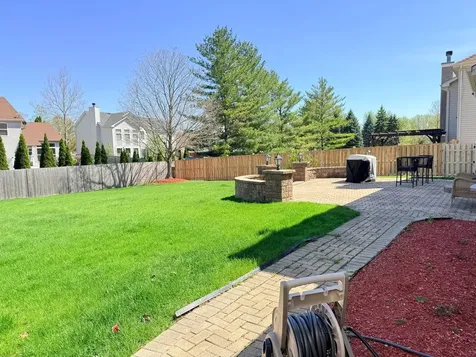 2052 Gardner Circle E Aurora IL 60503