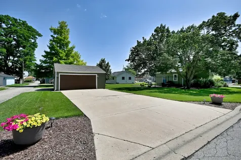 116 South River Street Montgomery IL 60538