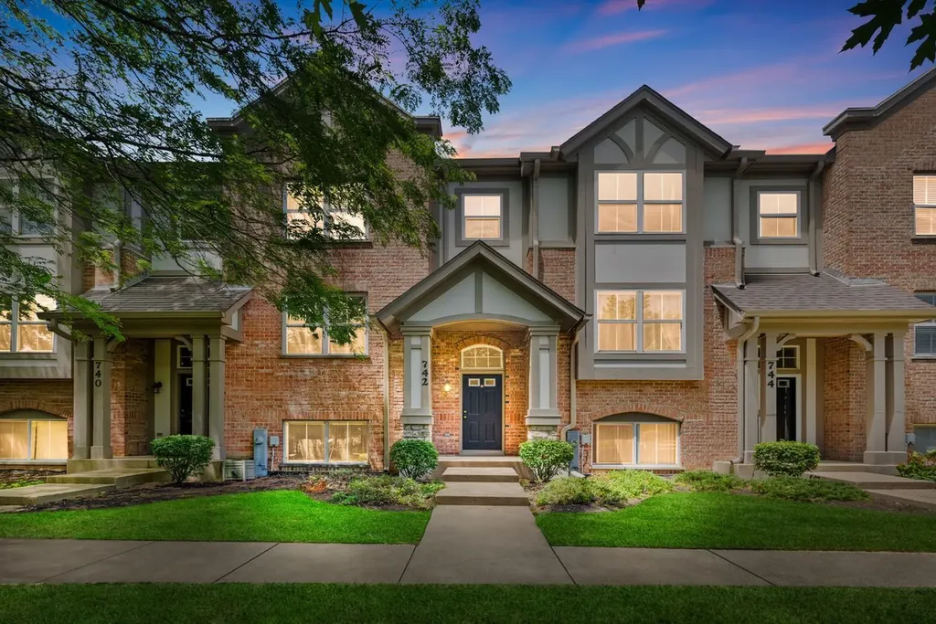 742 June Terrace Lake Zurich IL 60047