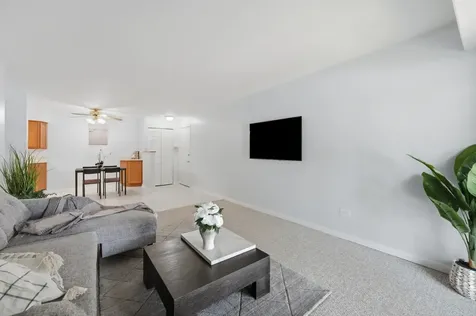 1621 North Windsor Drive Arlington Heights IL 60004