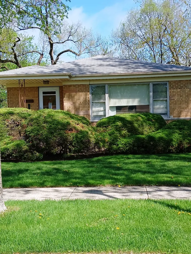 8211 Lawndale Avenue Skokie IL 60076