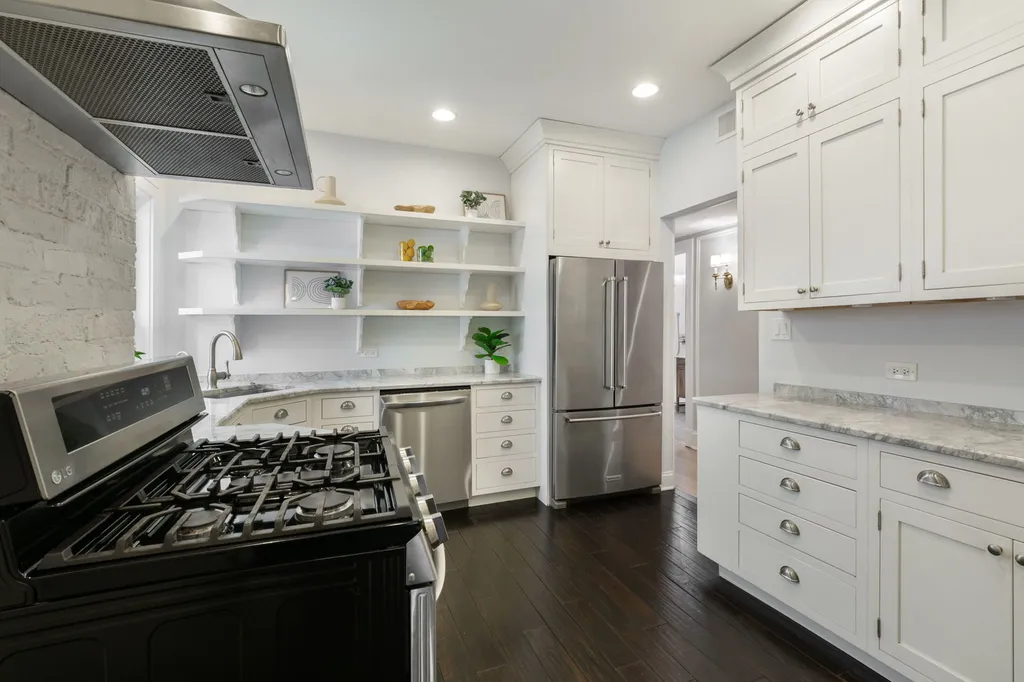6225 North Kenmore Avenue Chicago IL 60660